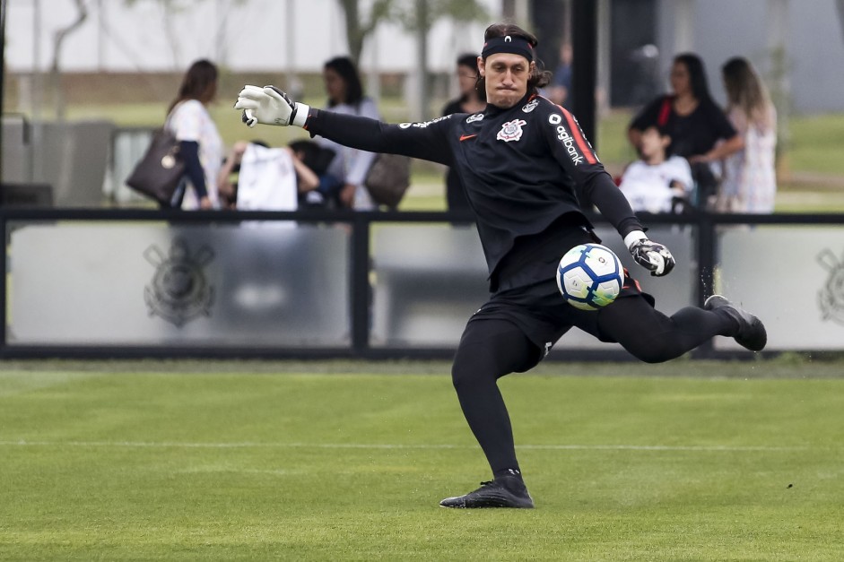 Goleiro Cássio durante o treinamento desta tarde no CT Joaquim Grava