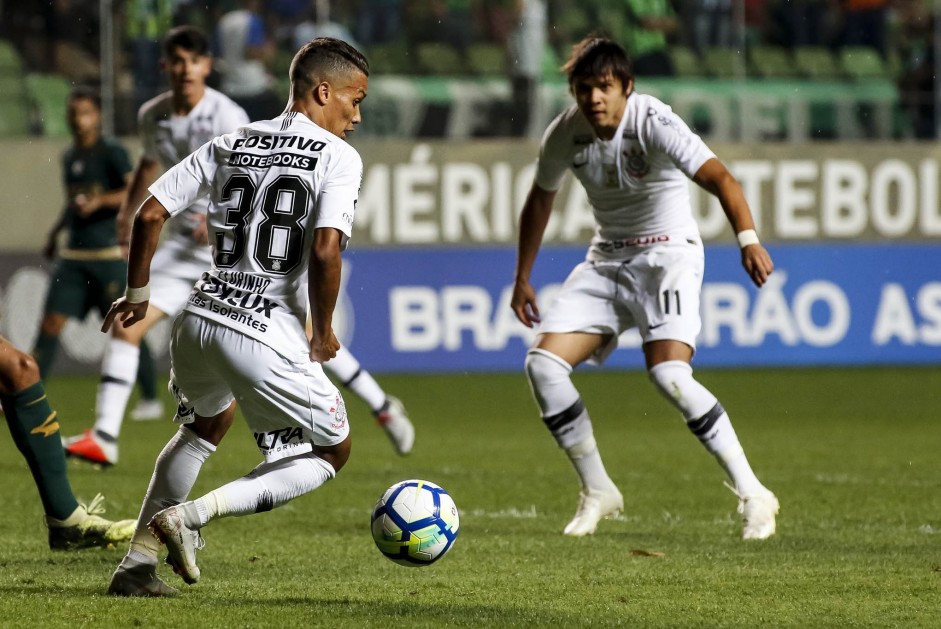 Pedrinho foi titular no meio-campo do Corinthians diante do Amrica-MG