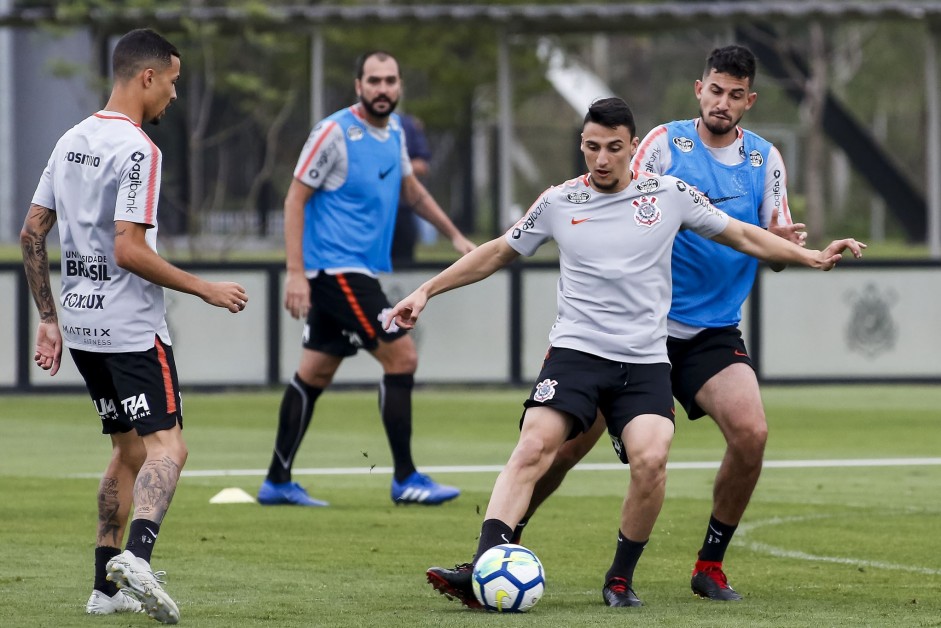 Thiaguinho, Mantuan e Pedro Henrique treinam juntos no CT