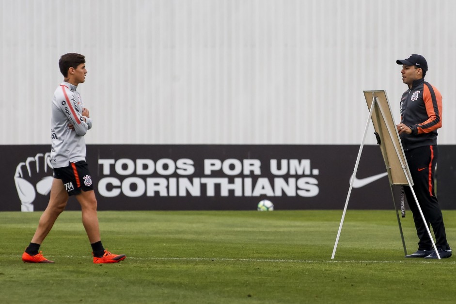 Vital e Jair Ventura no treinamento desta tarde no CT