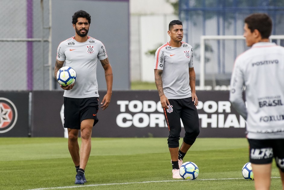 Zagueiro Vilson e volante Ralf treinam no CT Joaquim Grava para enfrentar o América-MG