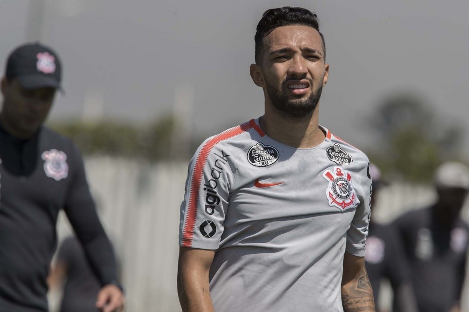 Clayson treina no CT Joaquim Grava