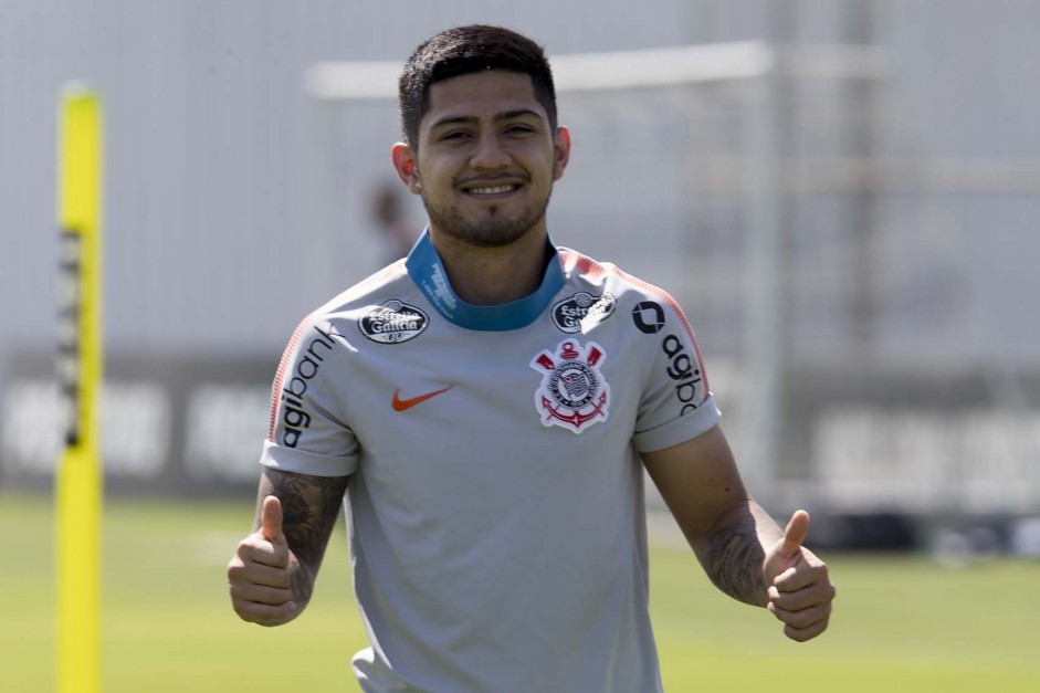 Sergio Daz sorridente no treino de hoje no CT