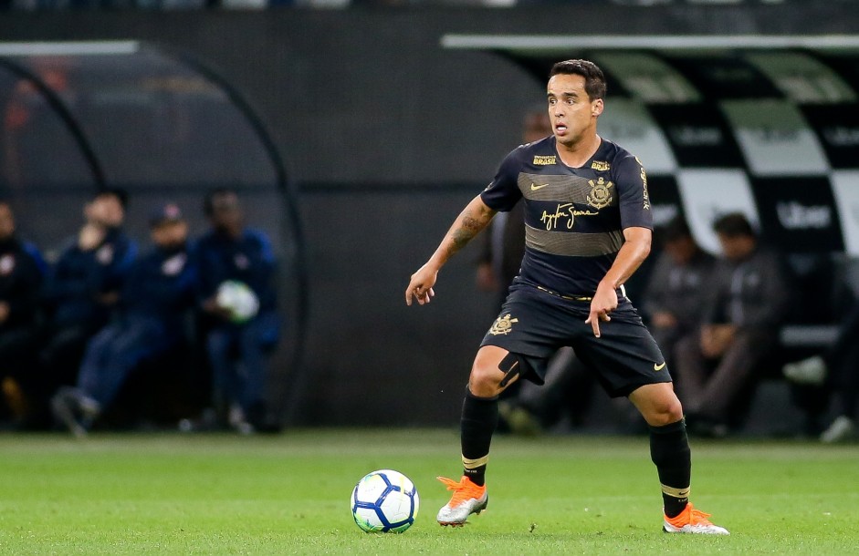 O meia Jadson durante partida contra o Flamengo, pelo Brasileirão