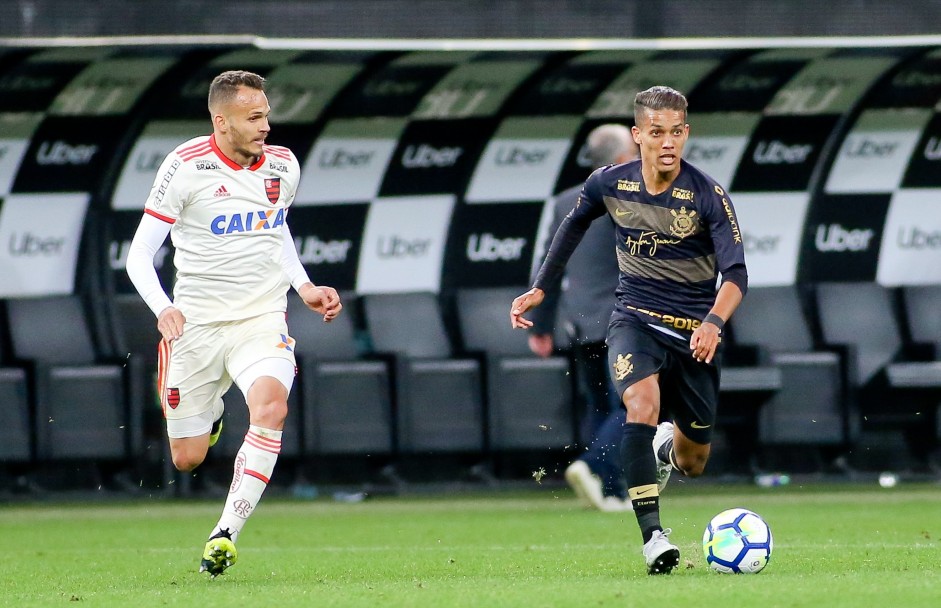 Pedrinho entrou no segundo tempo contra o Flamengo, pelo Brasileirão, na Arena Corinthians