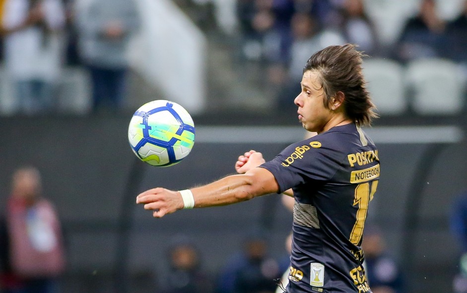 Romero em dominada durante partida contra o Flamengo, pelo Campeonato Brasileiro