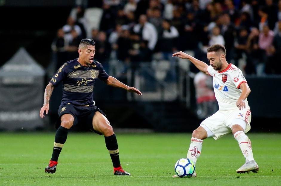 Volante Ralf durante jogo contra o Flamengo, pelo Brasileiro, na Arena Corinthians