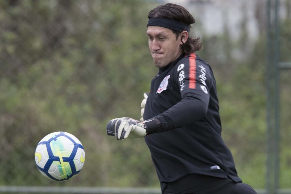 Cássio treina no CT do Coimbra, em Minas Gerais, para jogo contra o Cruzeiro
