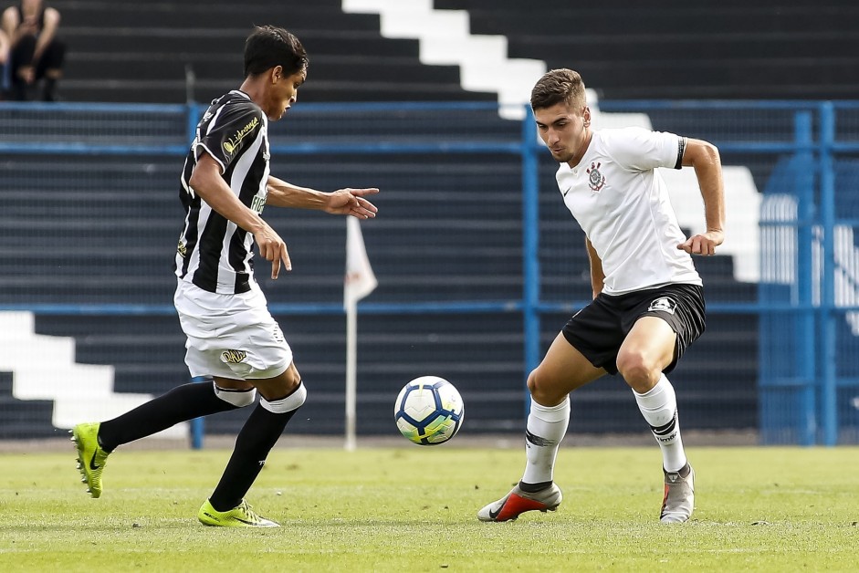 Henrique durante jogo contra o Figueirense, pela Copa do Brasil Sub-17