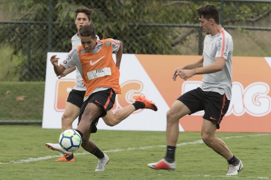 Vital, Pedrinho e Avelar durante treino no CT do Coimbra; ltimo antes da final contra o Cruzeiro
