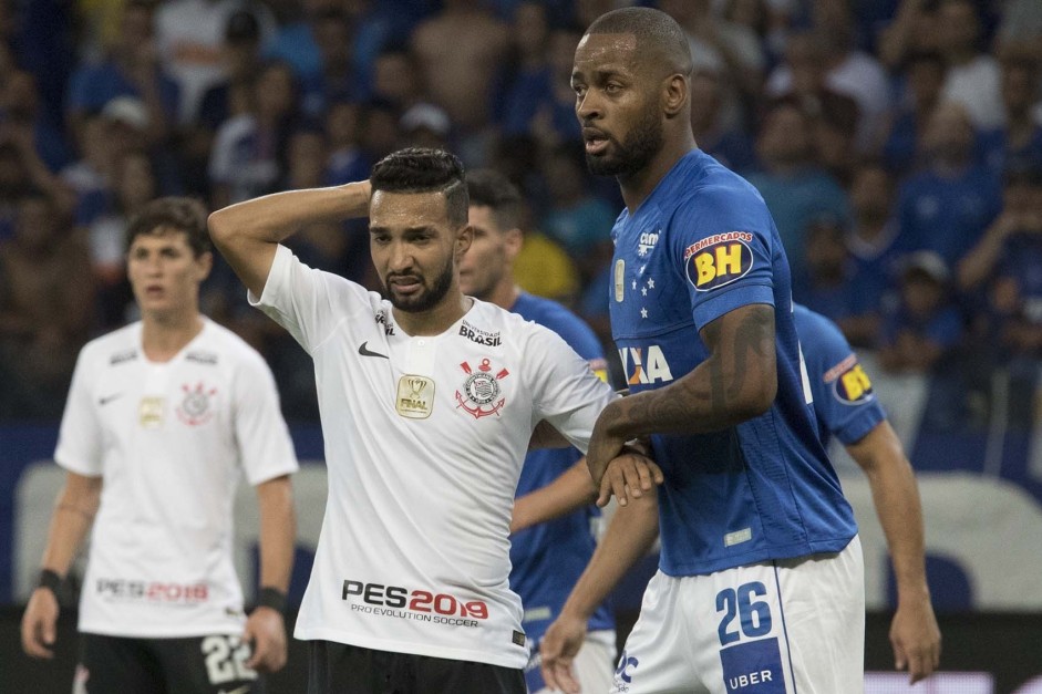 Clayson durante primeiro jogo da final da Copa do Brasil, contra o Cruzeiro