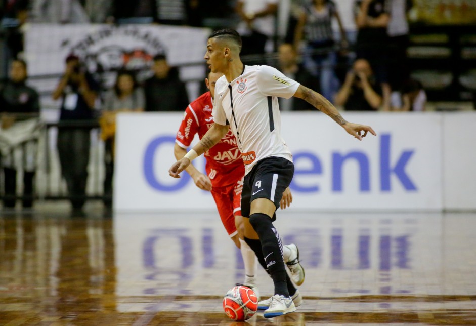 Douglas Nunes durante jogo contra o Joinville, pela Copa do Brasil de futsal