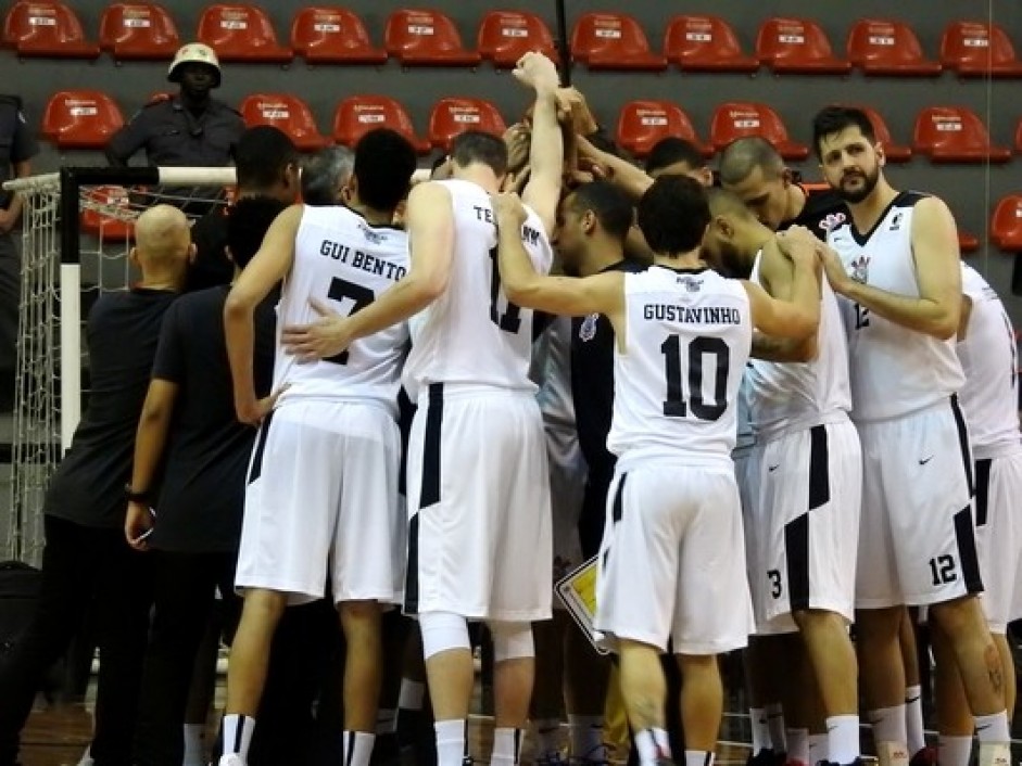 Equipe de basquete do Corinthians faz seu primeiro jogo no ano