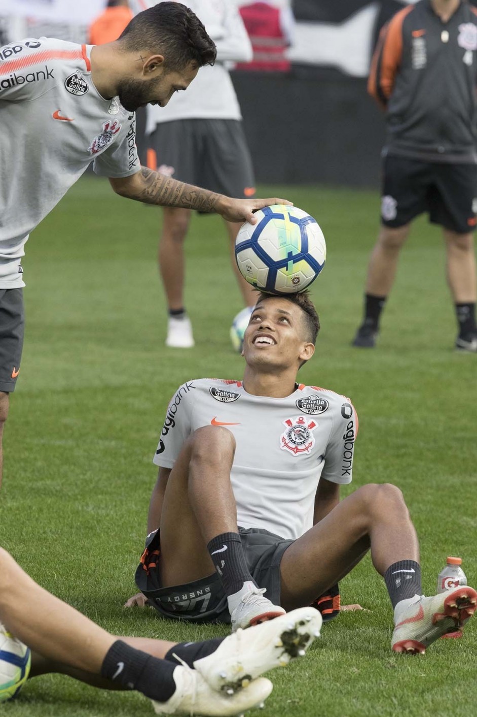 Pedrinho treino na Arena Corinthians em preparação para duelo contra o Cruzeiro