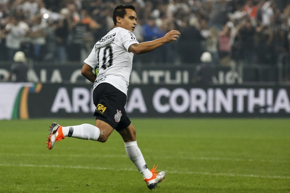 Gol contra o Cruzeiro equiparou passagens de Jadson pelo Corinthians