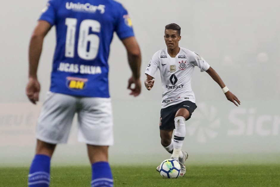 Pedrinho entrou no segundo tempo contra o Cruzeiro e deu nova cara ao jogo