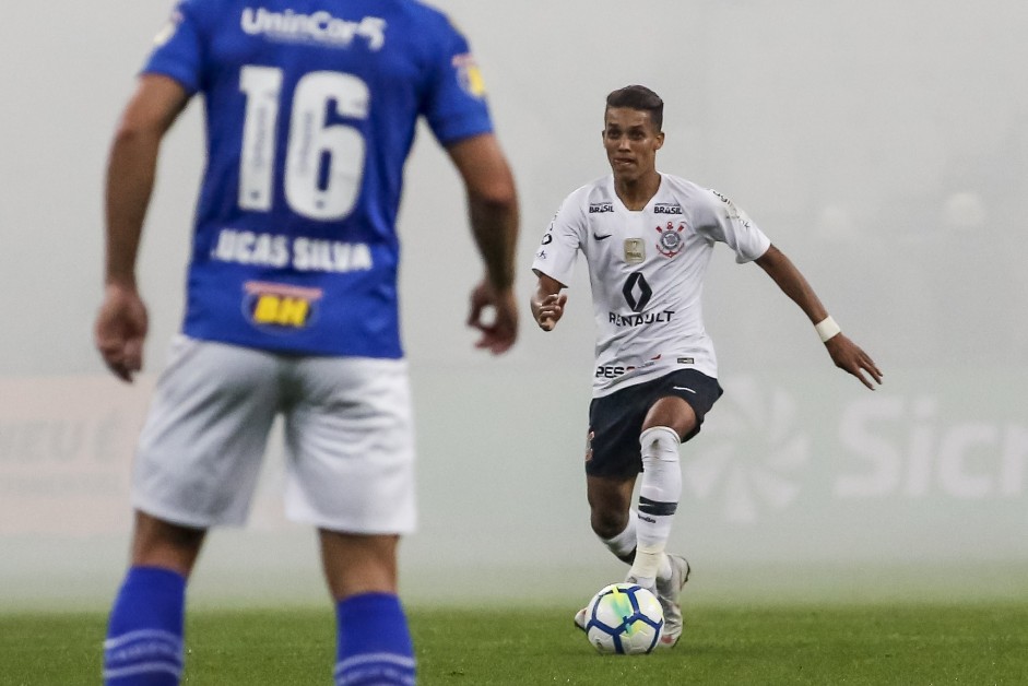 Pedrinho deve jogar aberto nesta noite; meia tem quatro gols em 52 jogos em 2018