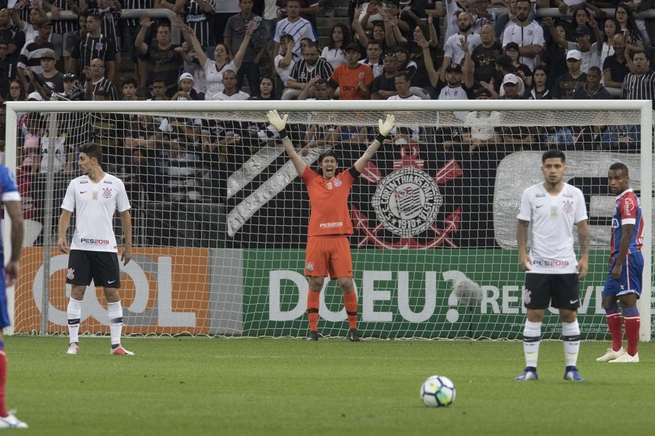 Corinthians de Cssio volta a campo no fim de tarde esta domingo