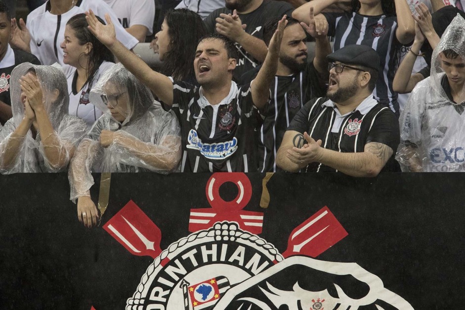 Torcida comemora gol do Corinthians