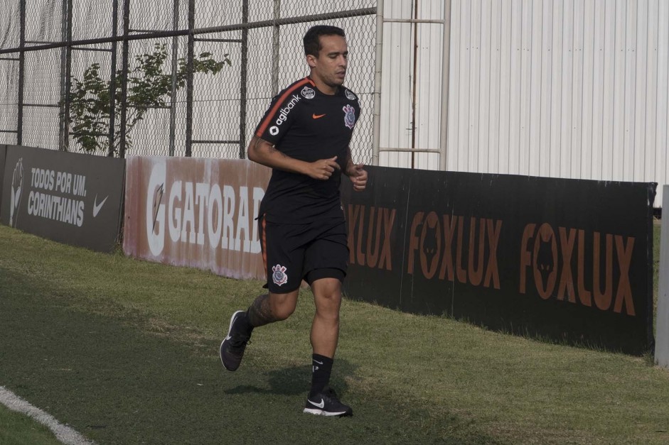 Jadson retorna aos treinos no Corinthians