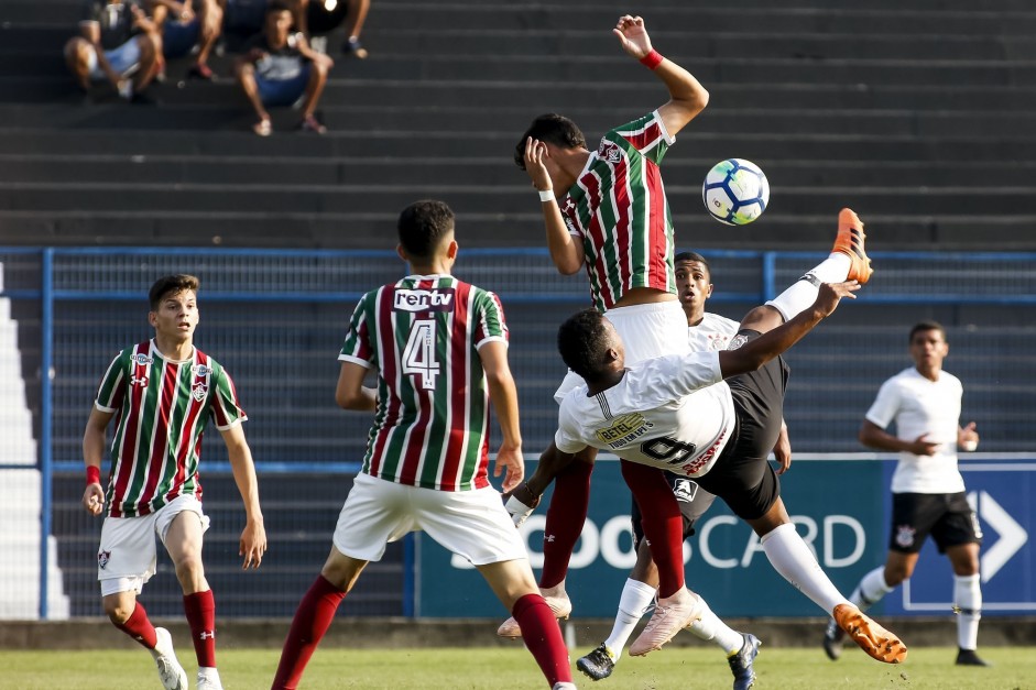 Lucas Pires e Arthur Bessa foram responsveis pelos gols alvinegros
