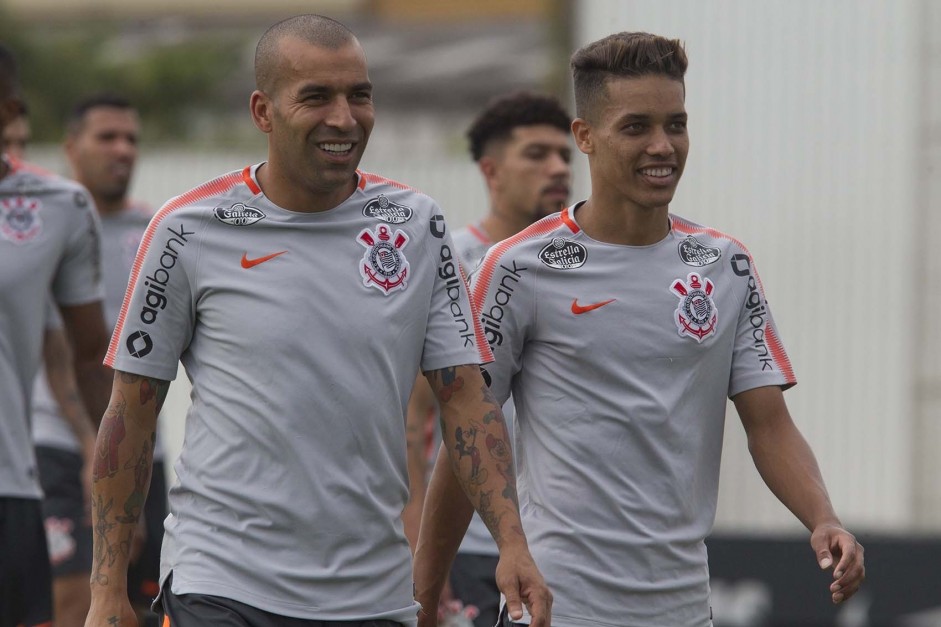 Sheik e Pedrinho no ltimo treino do Corinthians antes de enfrentar o Botafogo