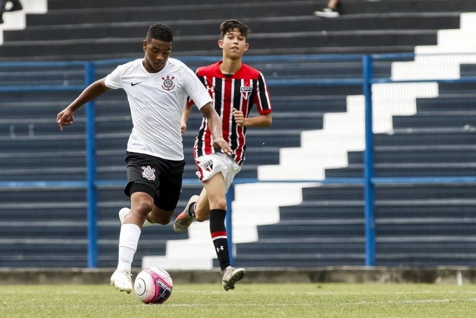 Corinthians enfrenta o So Paulo pelo campeonato paulista sub-15