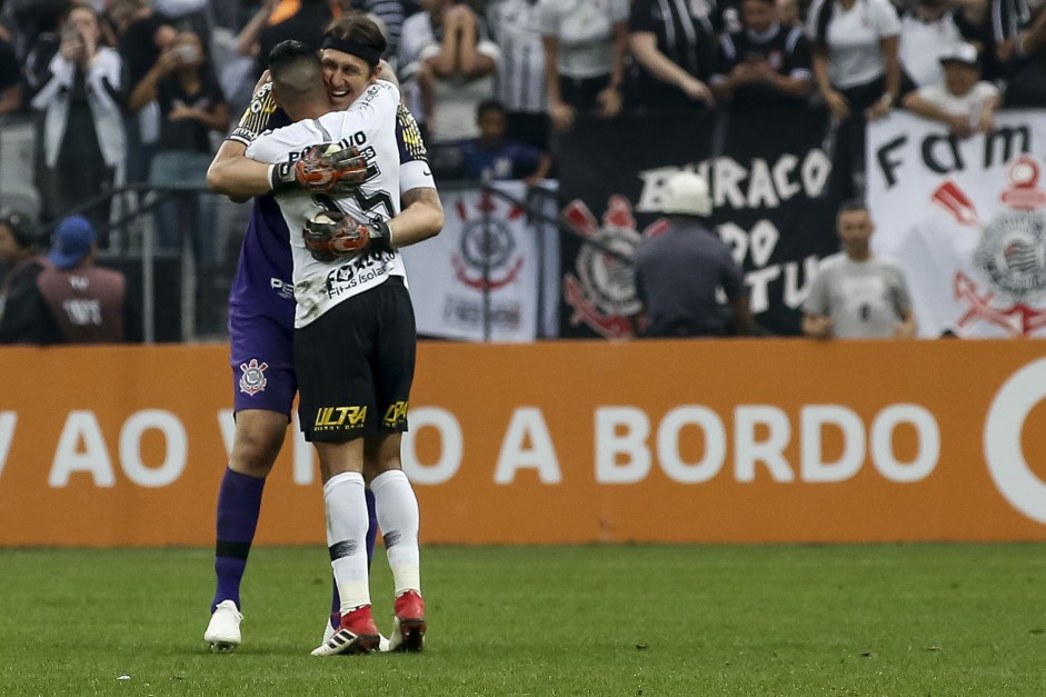 Ralf e jogadores comemoram nico gol do Corinthians na partida