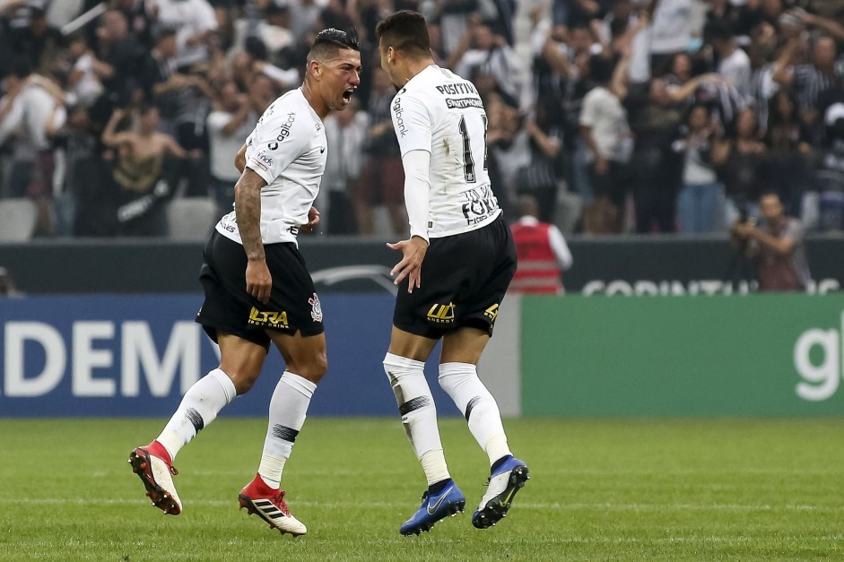 Ralf e jogadores comemoram nico gol do Corinthians na partida