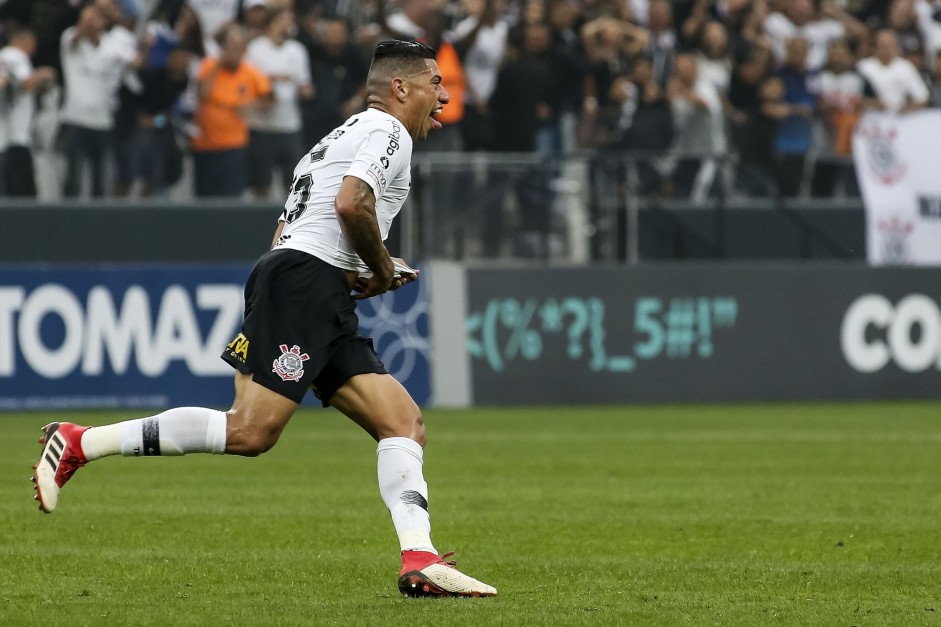 Ralf e jogadores comemoram nico gol do Corinthians na partida