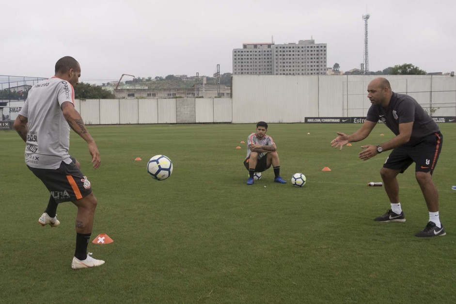 Roger no treino do Corinthians desta segunda-feira