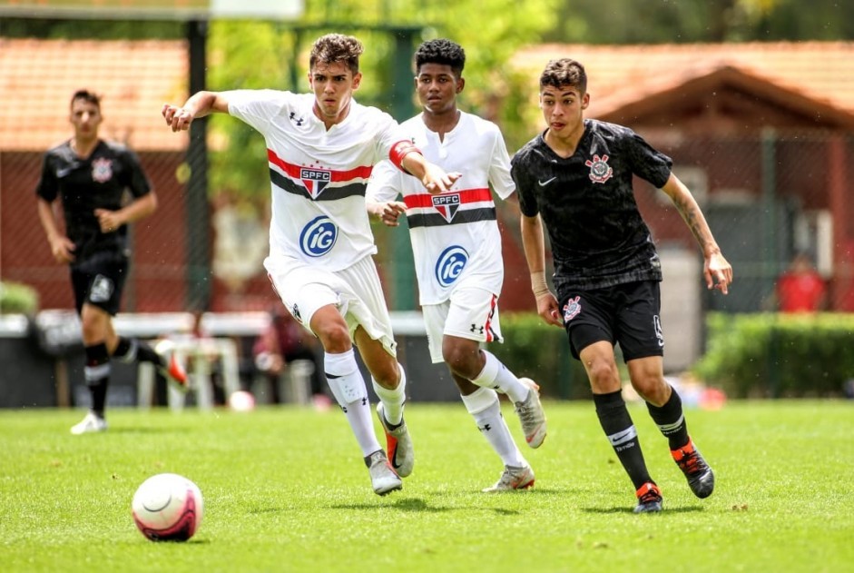 Corinthians enfrenta o So Paulo pelo campeonato paulista sub-17