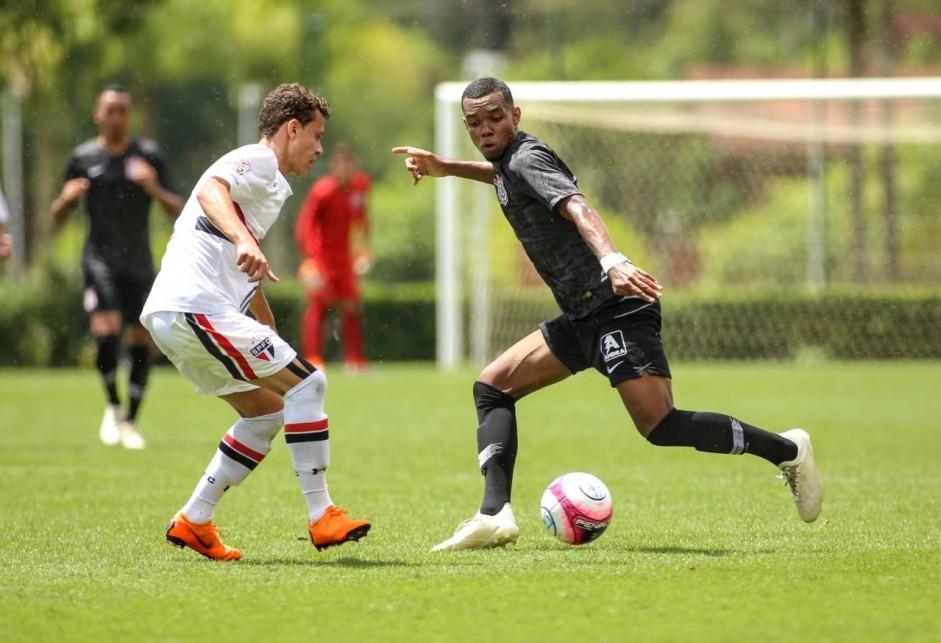 Corinthians enfrenta o So Paulo pelo campeonato paulista sub-17