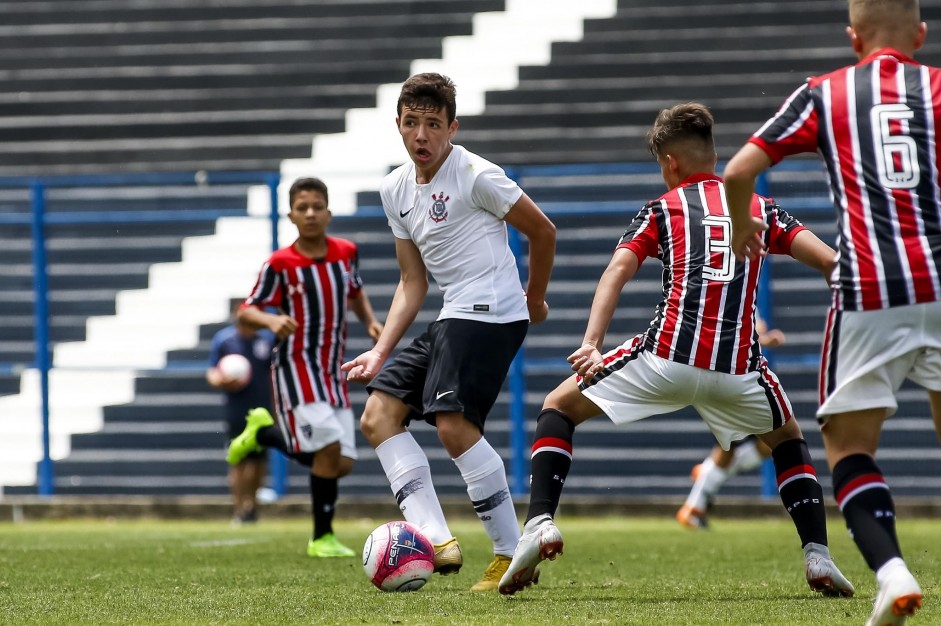 Corinthians enfrenta o So Paulo pelo campeonato paulista sub-13