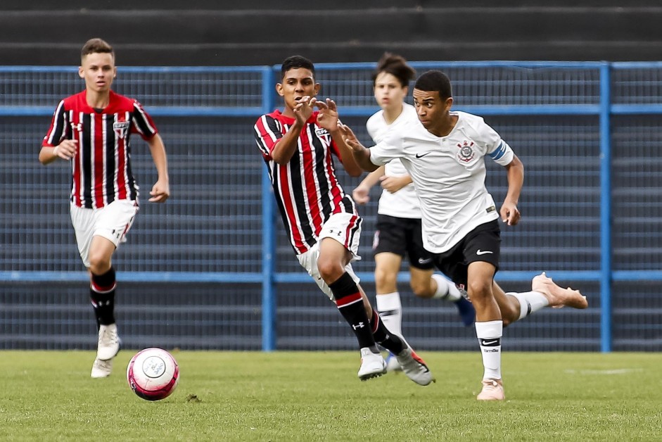 Corinthians enfrenta o So Paulo pelo campeonato paulista sub-13