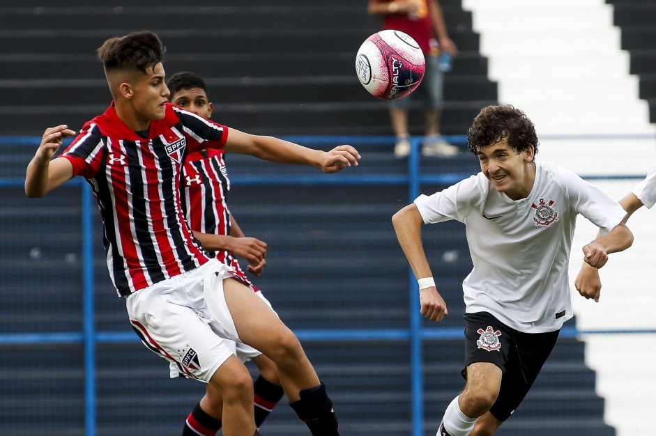 Corinthians enfrenta o São Paulo pelo campeonato paulista sub-13