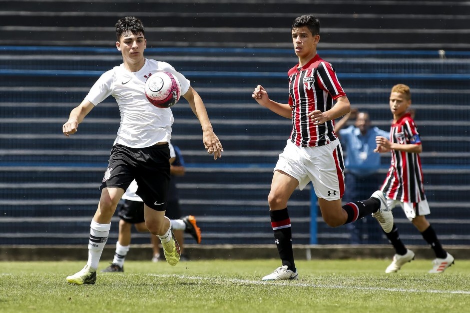 Corinthians enfrenta o So Paulo pelo campeonato paulista sub-13