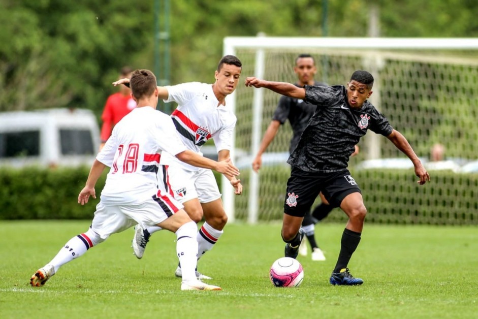 Corinthians enfrenta o São Paulo pelo campeonato paulista sub-13