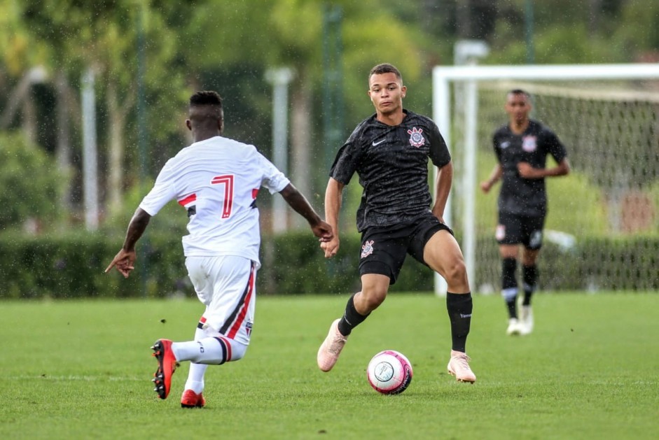 Corinthians enfrenta o So Paulo pelo campeonato paulista sub-17