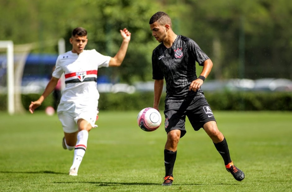 Corinthians enfrentou o São Paulo pelo campeonato paulista sub-15