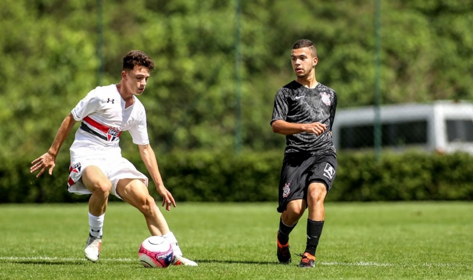 Corinthians enfrentou o São Paulo pelo campeonato paulista sub-15