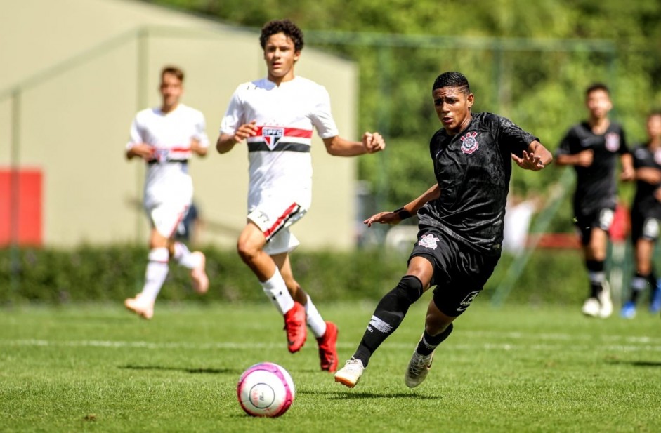 Corinthians enfrentou o So Paulo pelo campeonato paulista sub-15