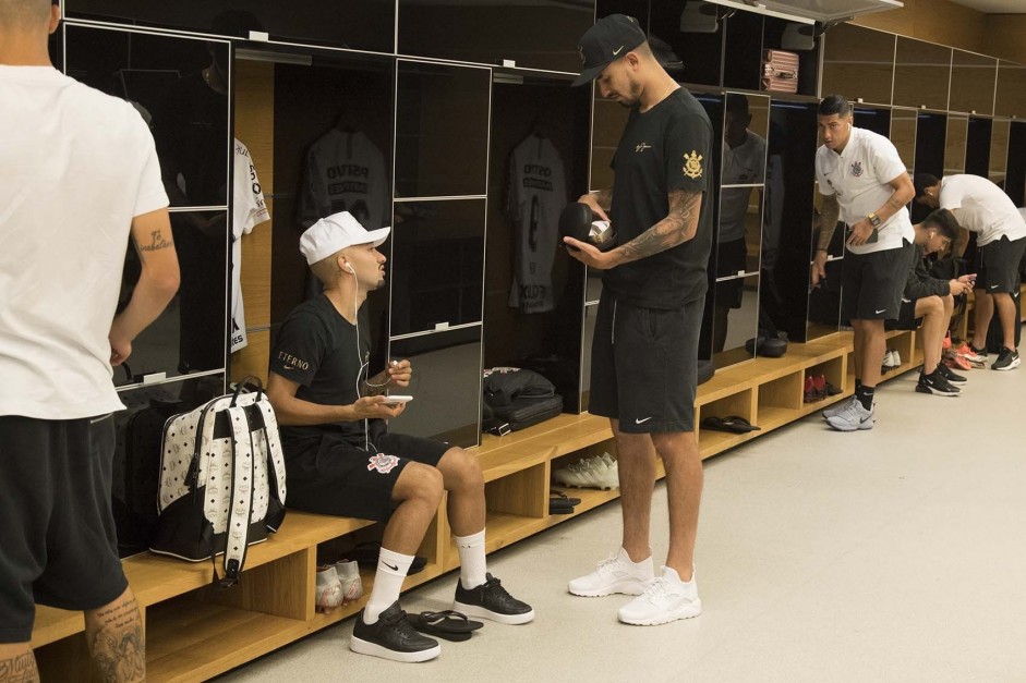 Atletas aguardam no vestiário da Arena Corinthians, o início da partida contra o Vasco