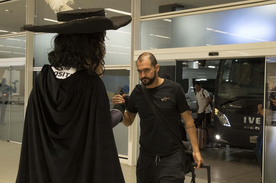 Danilo chega à Arena Corinthians para duelo contra o Vasco, pelo Brasileirão