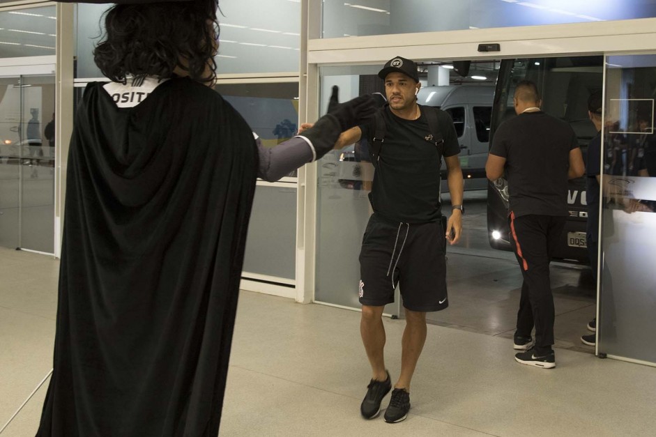 Roger chega  Arena Corinthians para duelo contra o Vasco, pelo Brasileiro