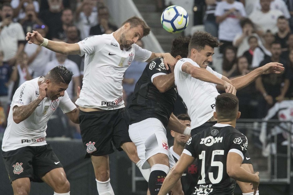 Jogadores do Corinthians lutaram at o fim para segurar a vitria