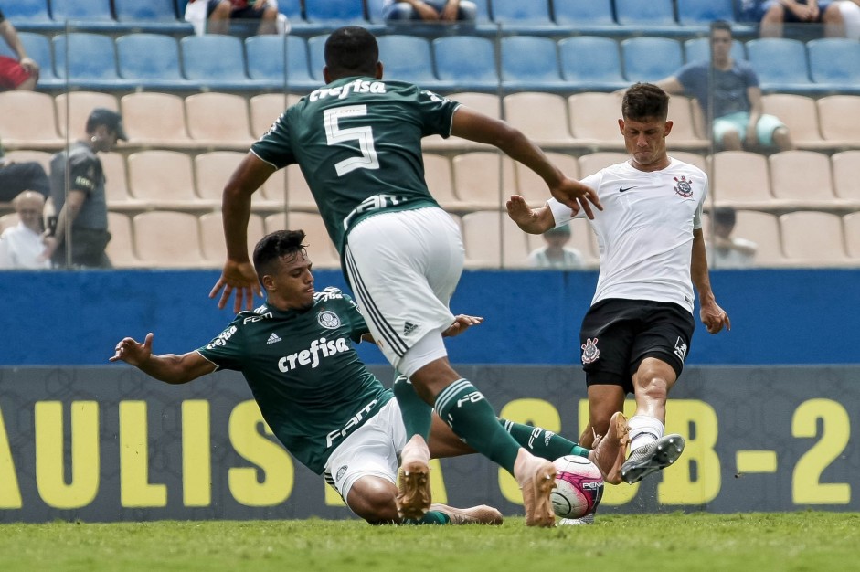 Caetano na final do Paulista Sub-20, contra o Palmeiras