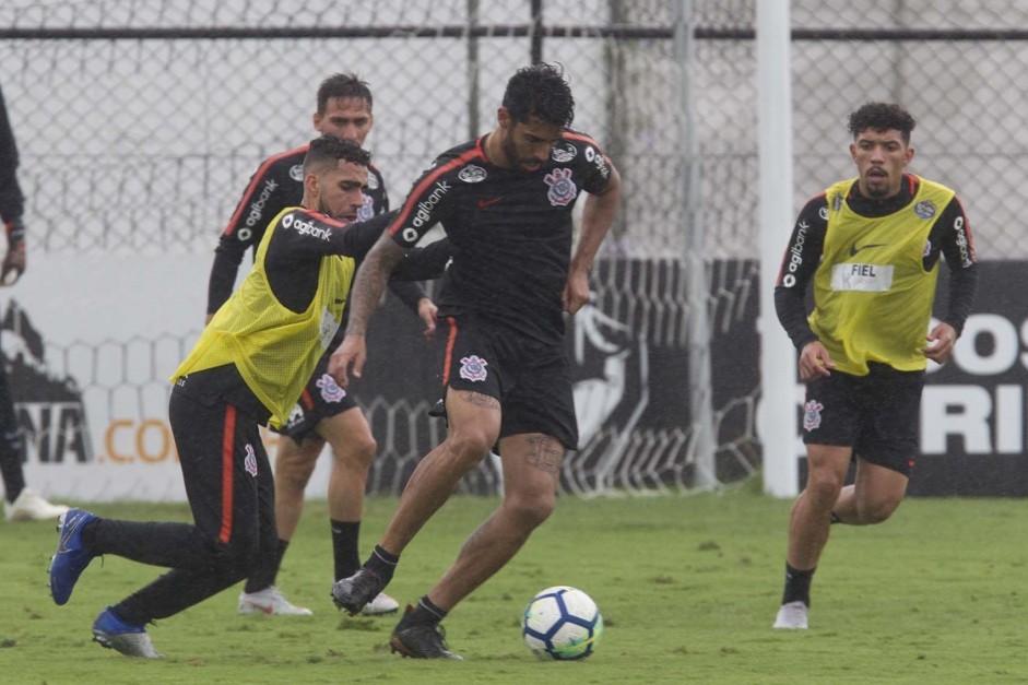 Gabriel, Jonathas e Douglas no primeiro treino desta semana no CT Joaquim Grava
