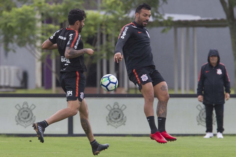 Olha ele aí! Zagueiro Vilson no treino de hoje no CT