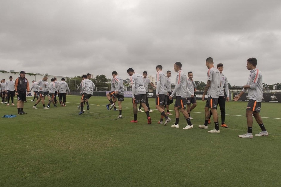 Elenco corinthiano faz último treino antes do jogo contra o Atlético-PR